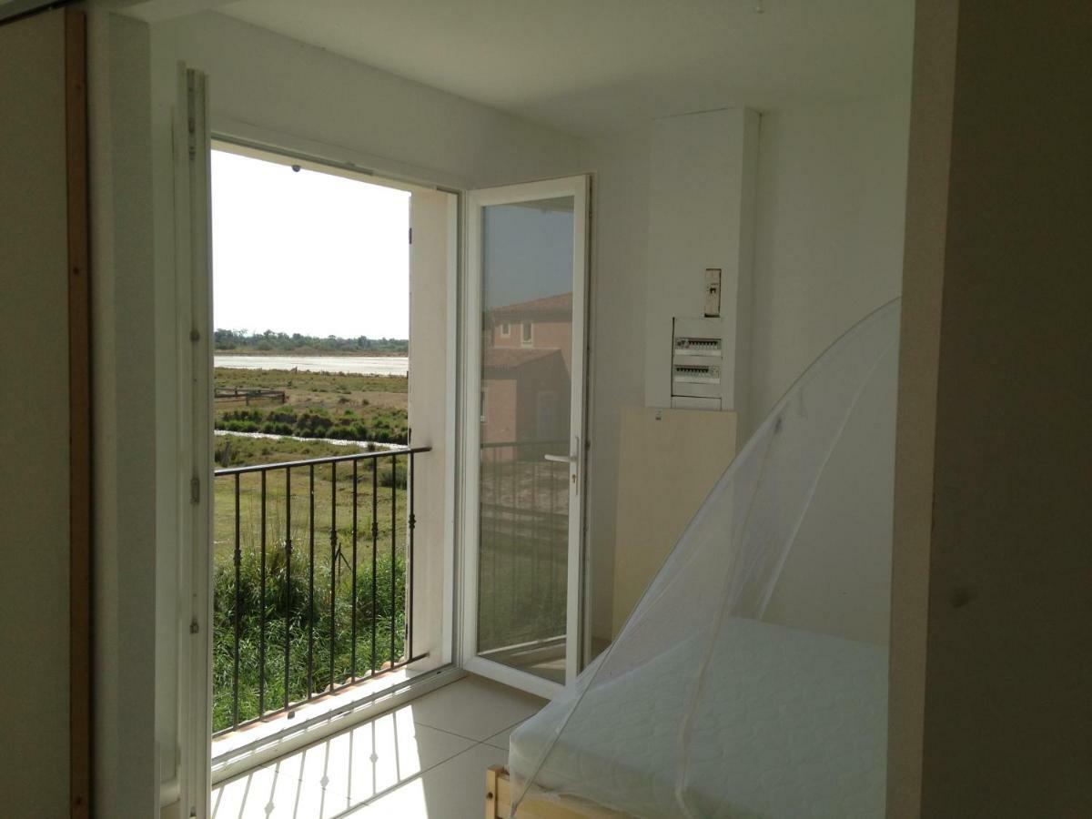 Апартаменты En Camargue Сален-де-Жиро Экстерьер фото